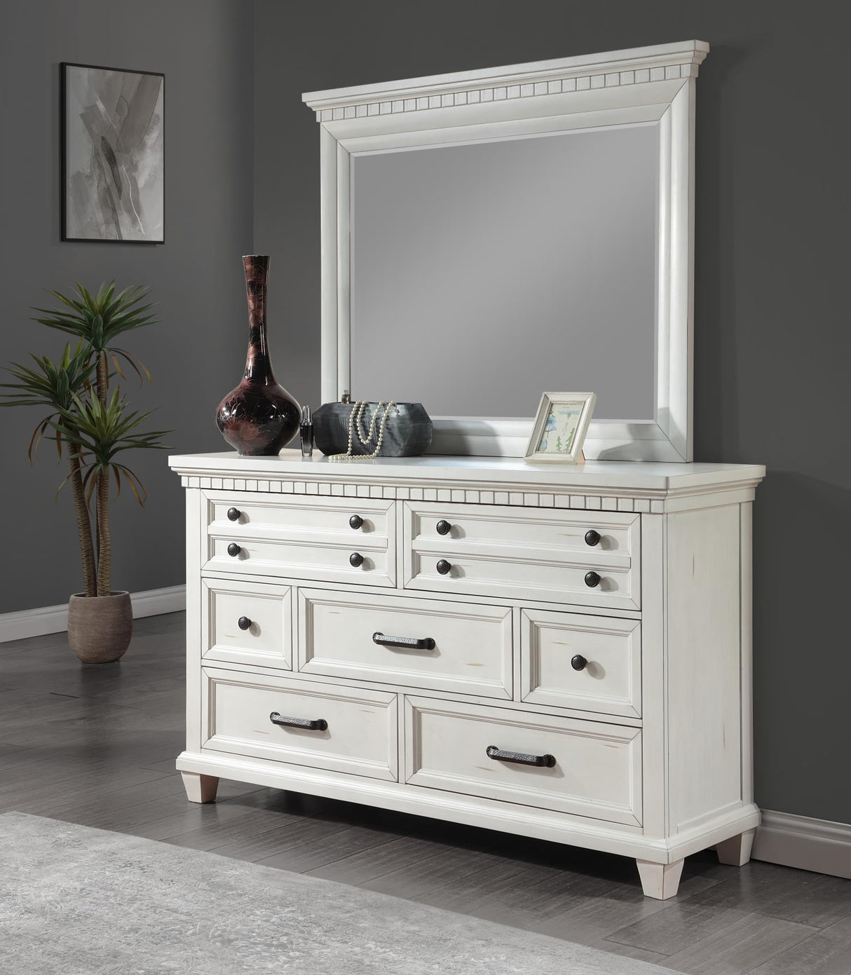 B078 - Dresser - White