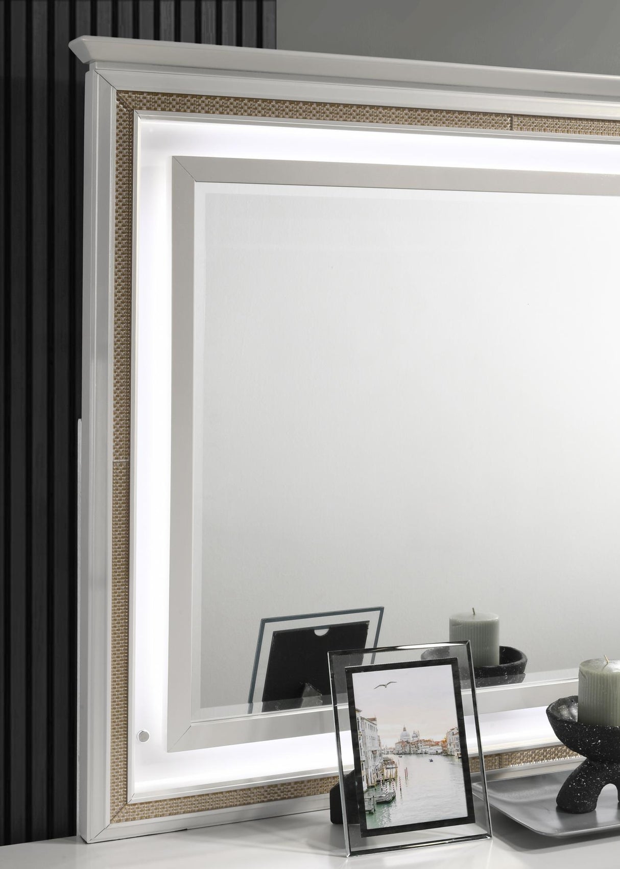 B026 - Mirror - White