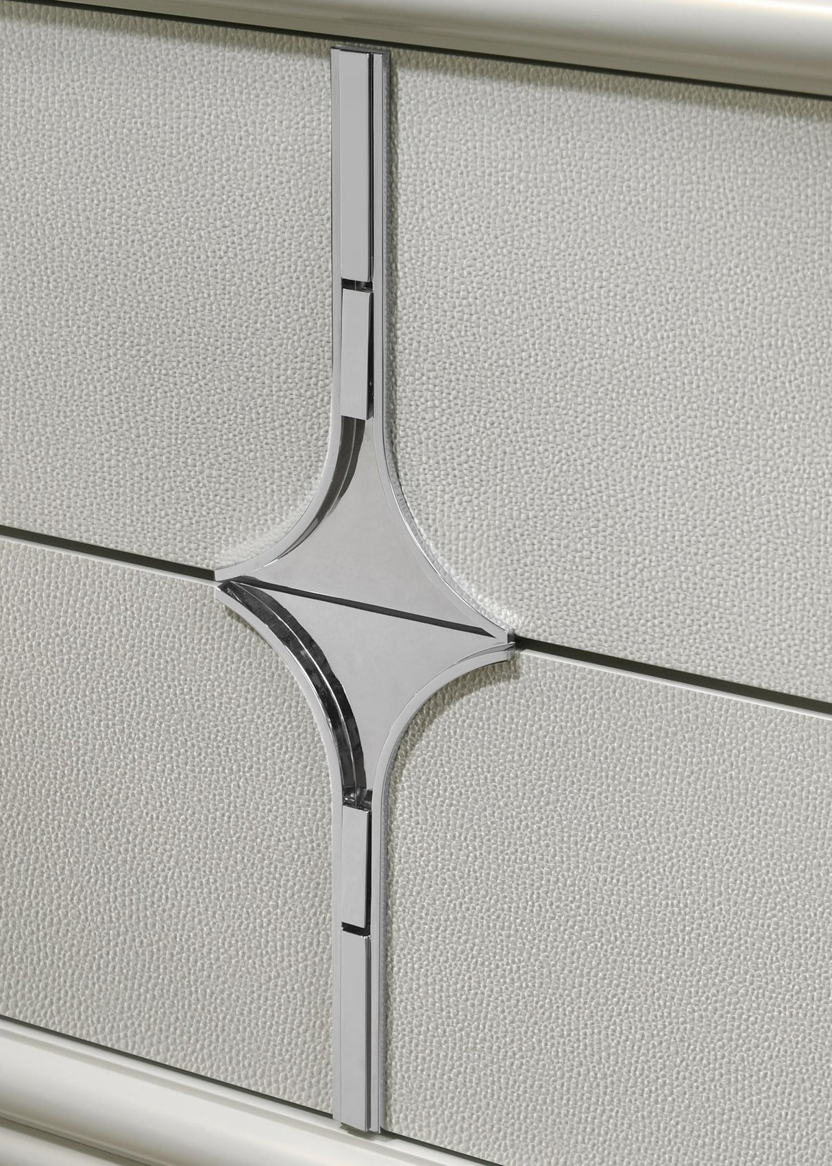 B025 - Dresser - White