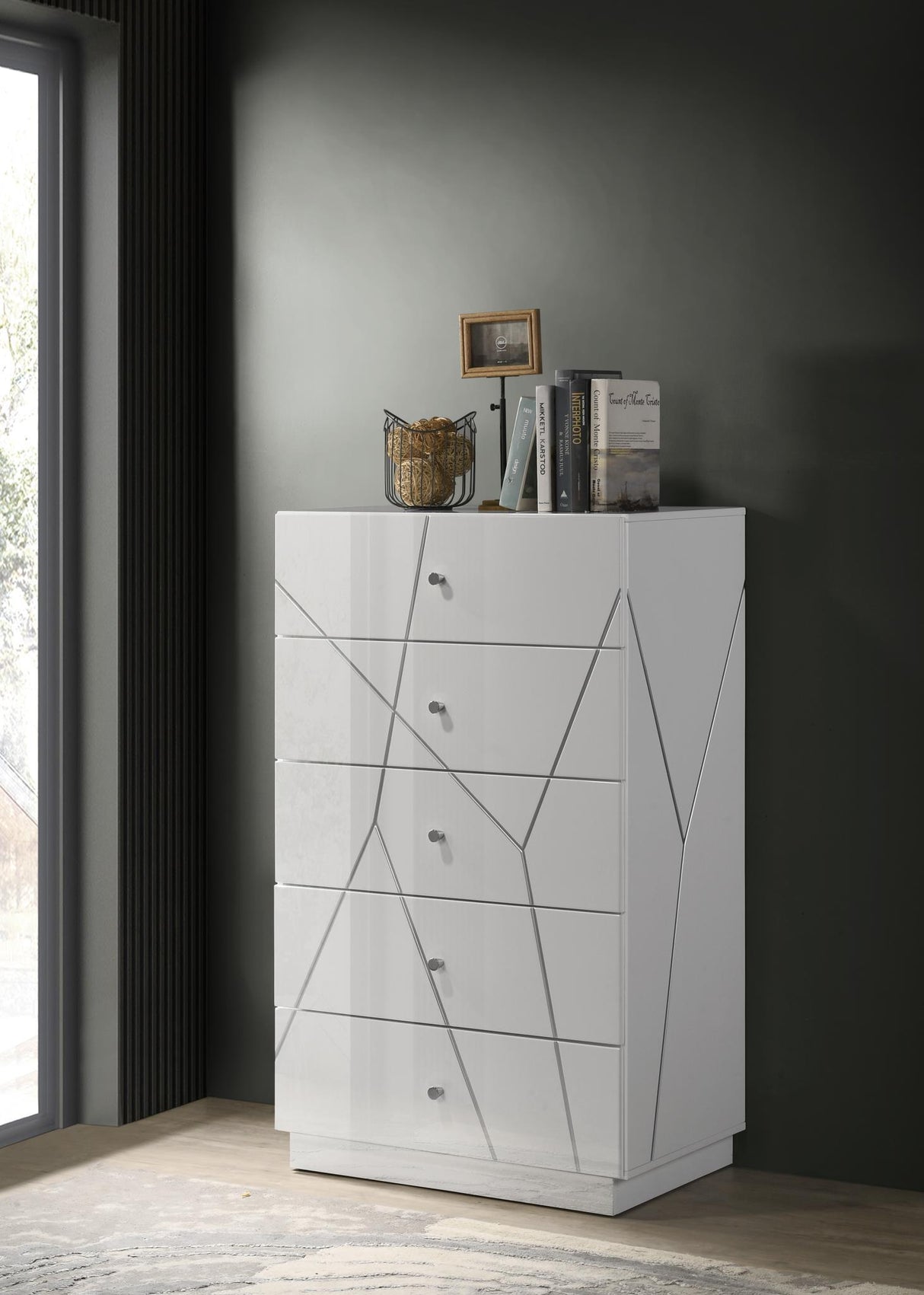 B121 - Line Chest - White/Gray