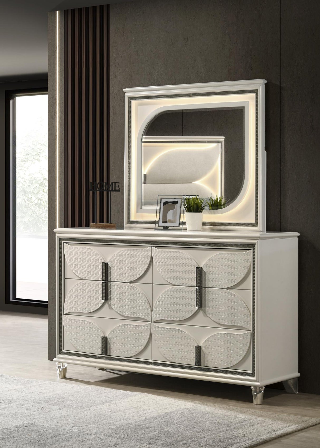 B029 - Dresser - Mysterious Gold