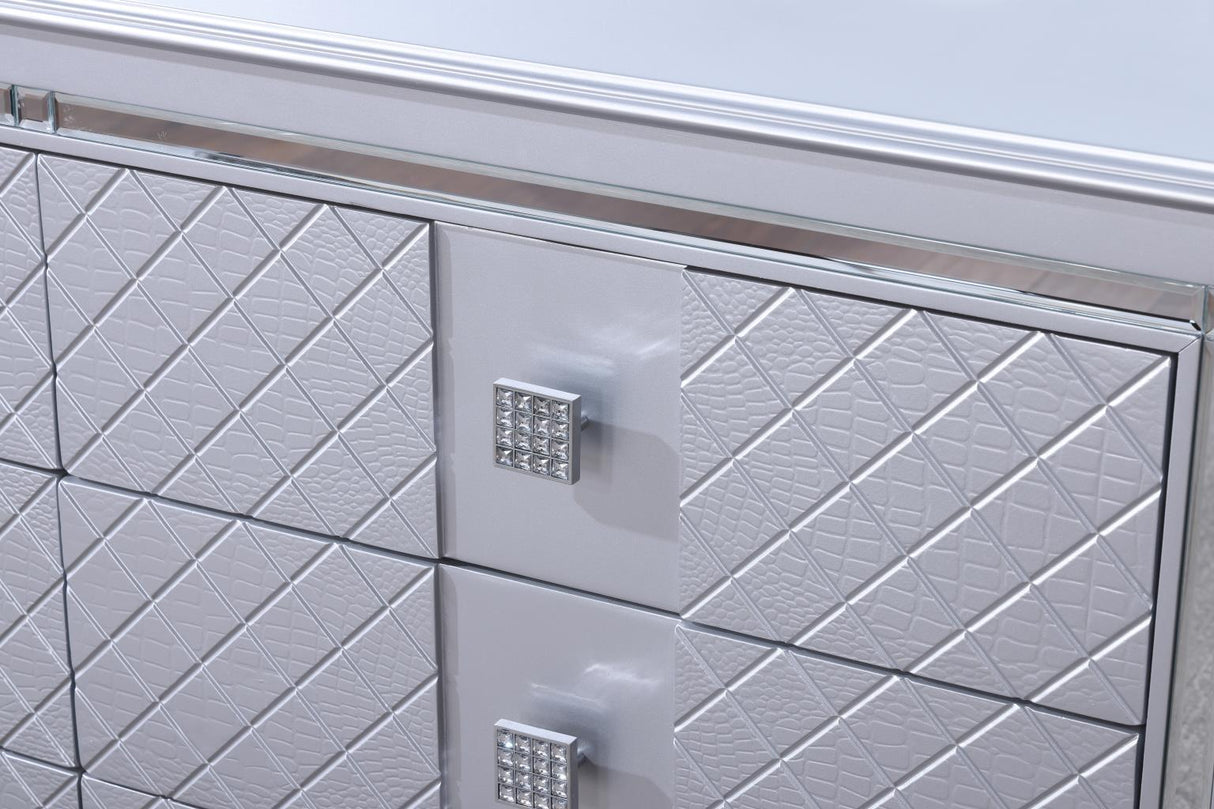 B048 - Dresser - Shimmer Silver