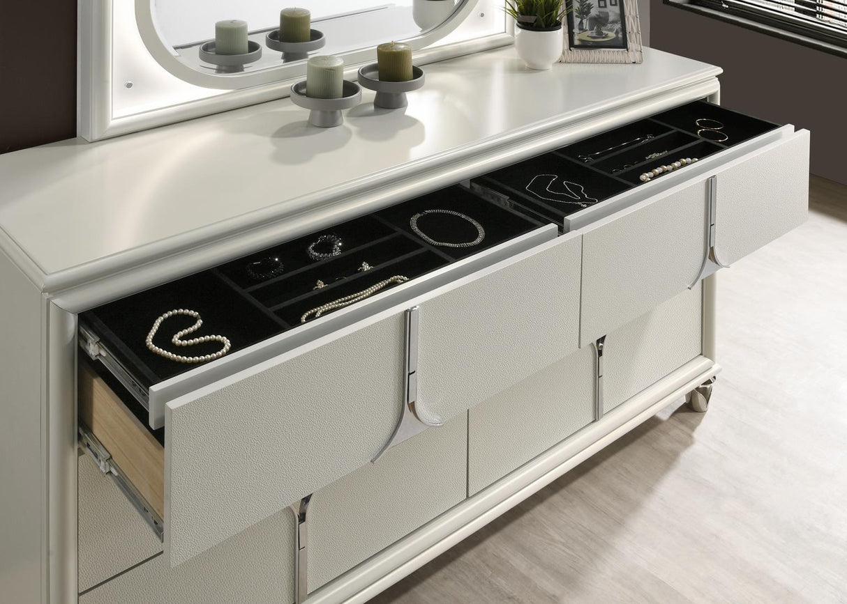 B025 - Dresser - White