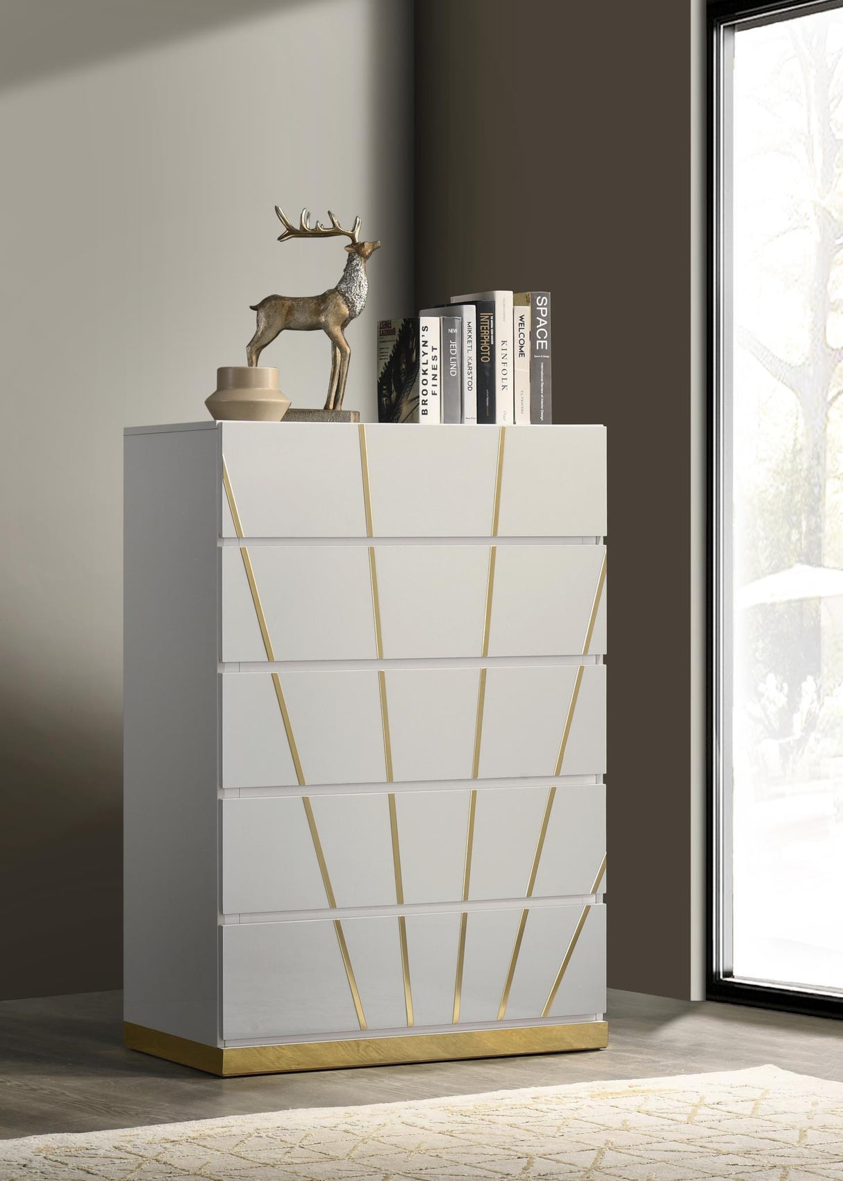 B205 - Chest - White / Gold