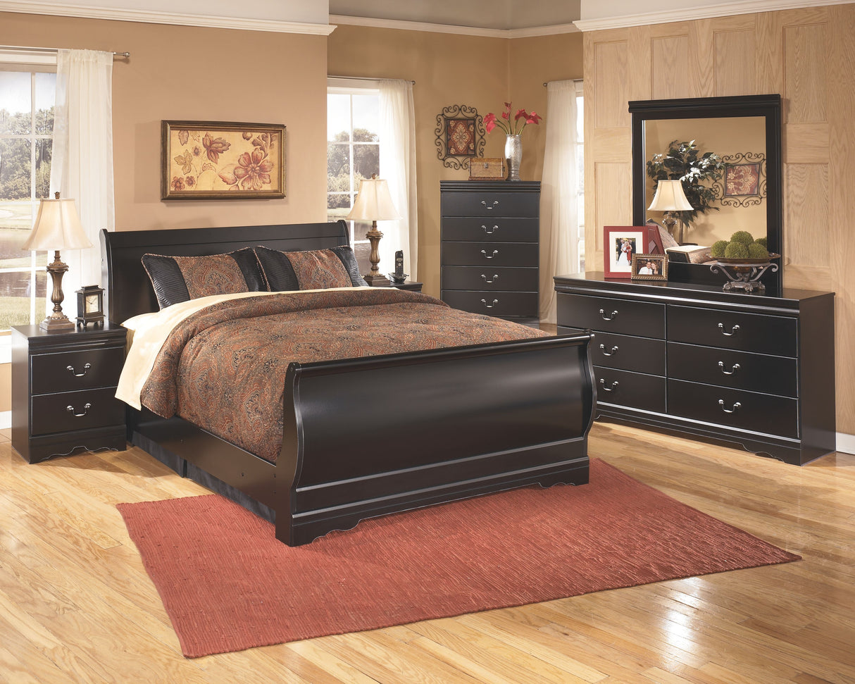 Huey Vineyard - Dresser, Mirror - Black
