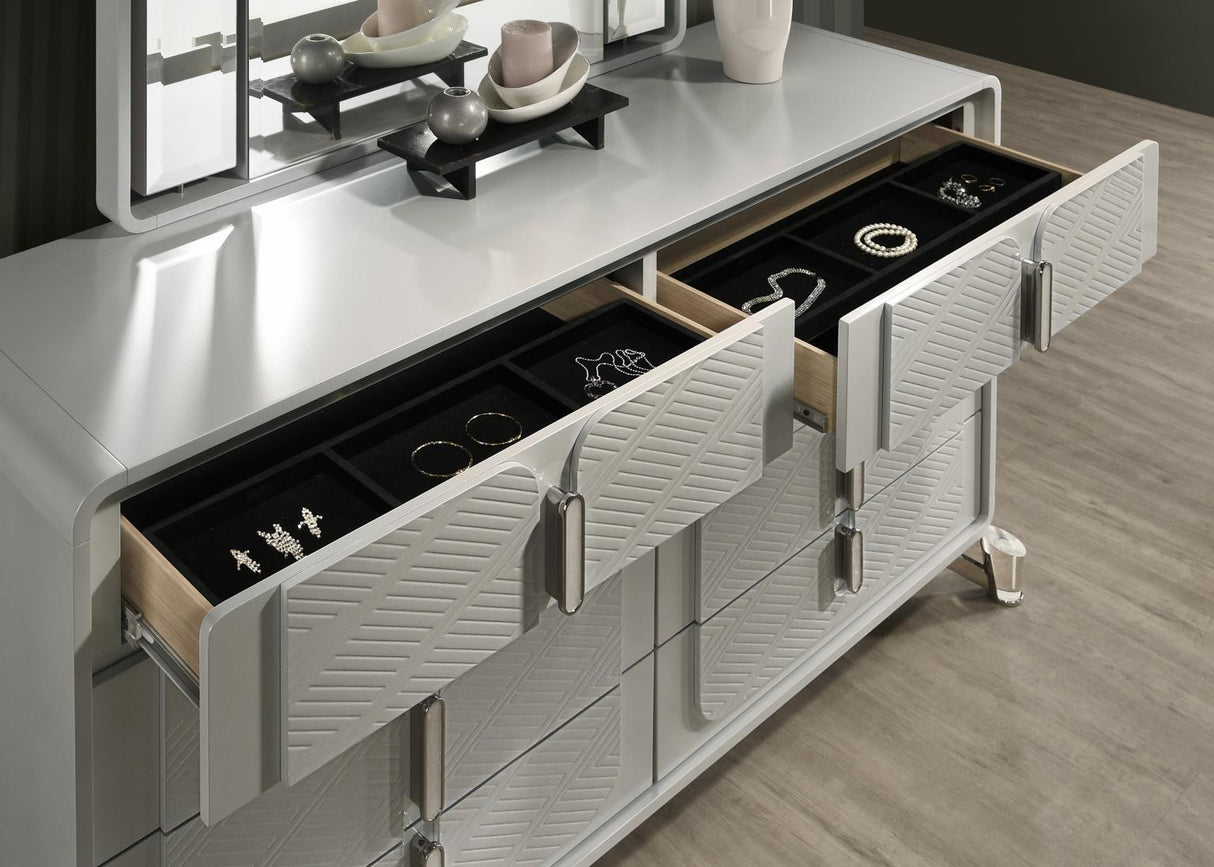 B023 - Dresser - Cool Gray