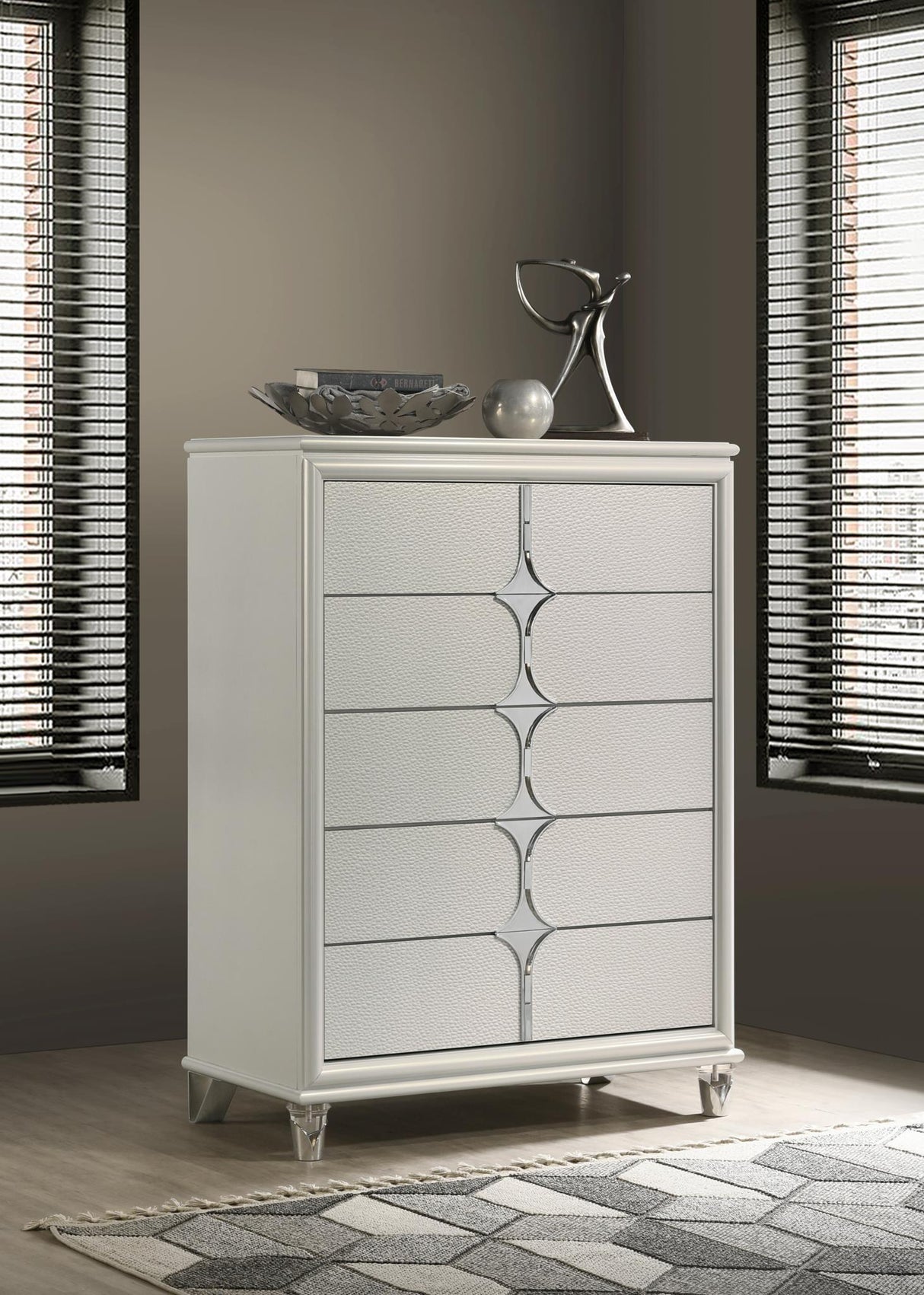 B025 - Chest - White