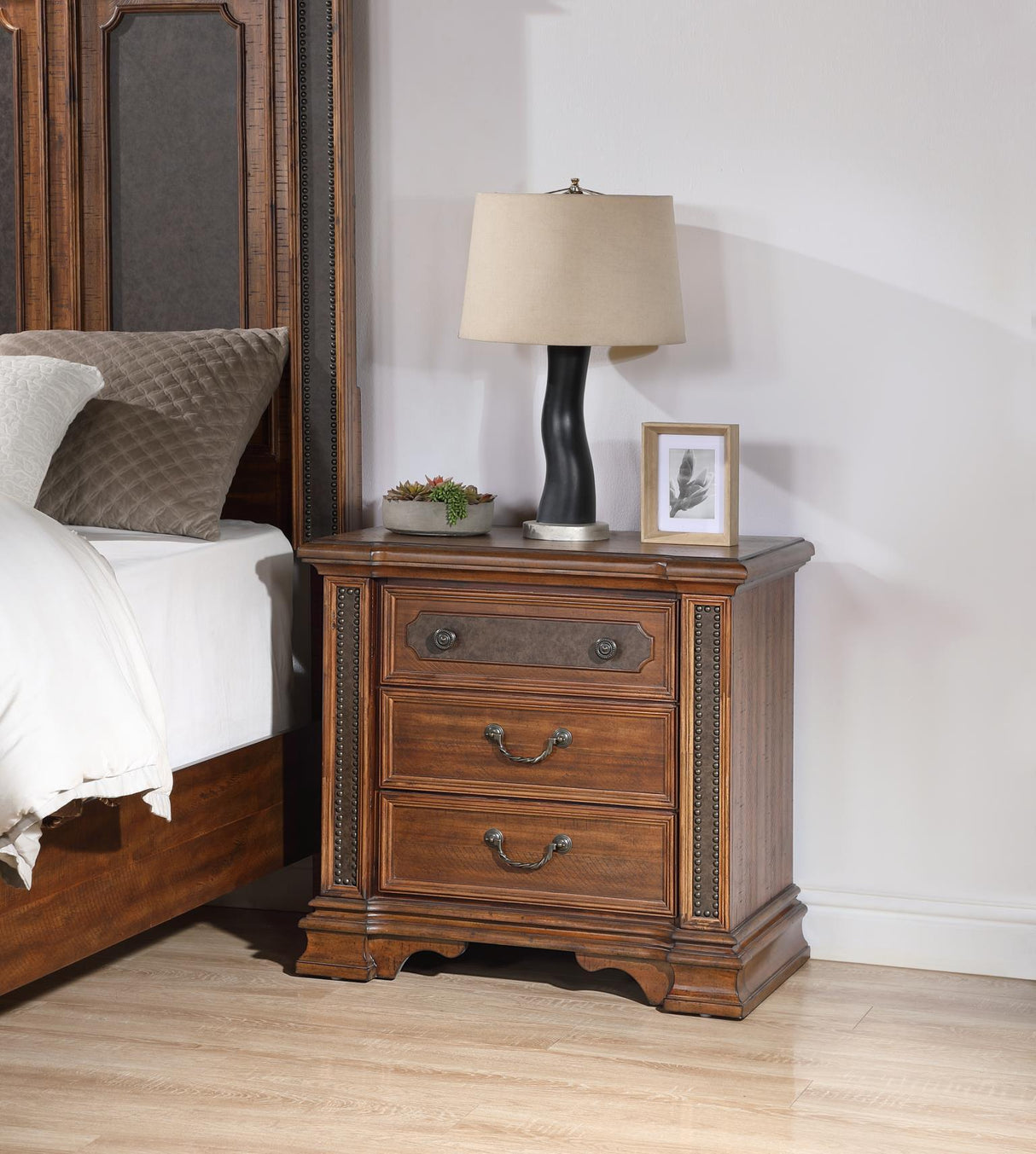 B020 - Nightstand - Brown