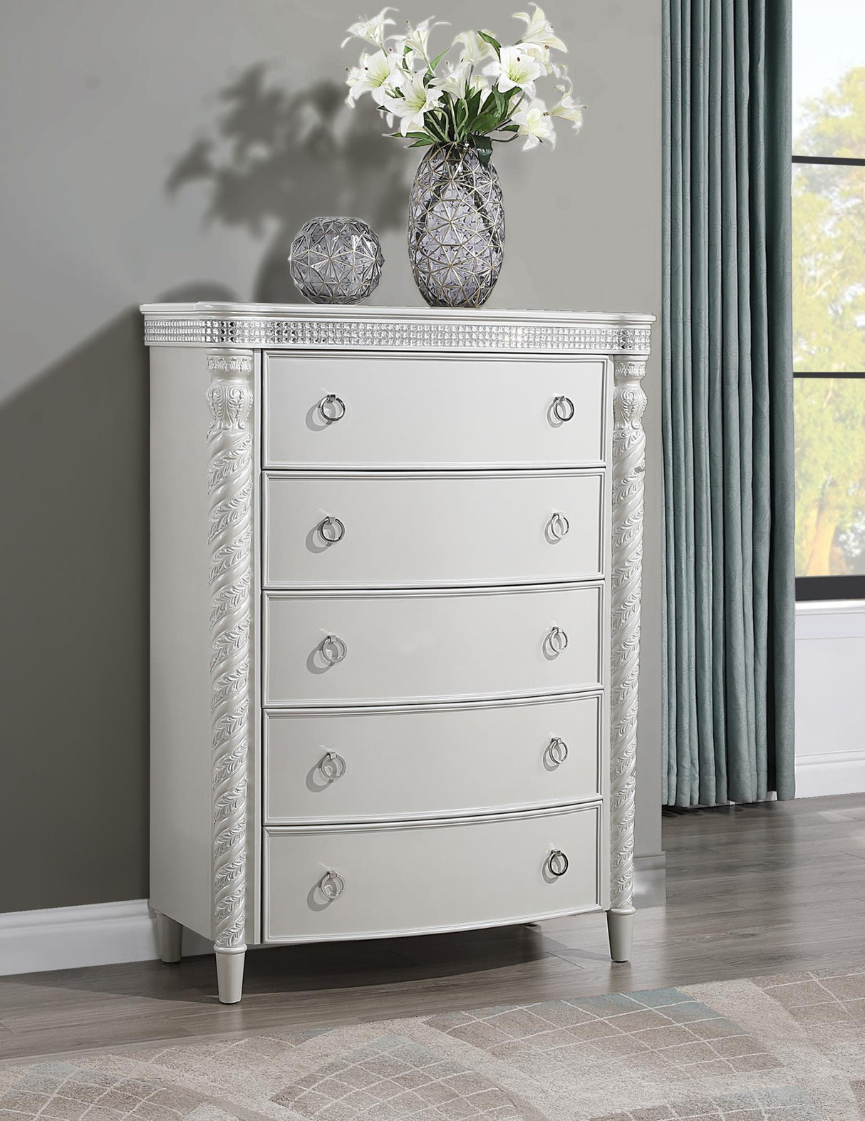 B033 - Chest - White