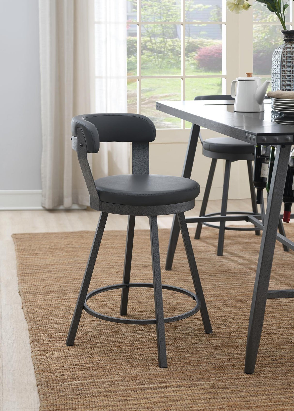 D208 - Counter Height Chair (Set of 2)