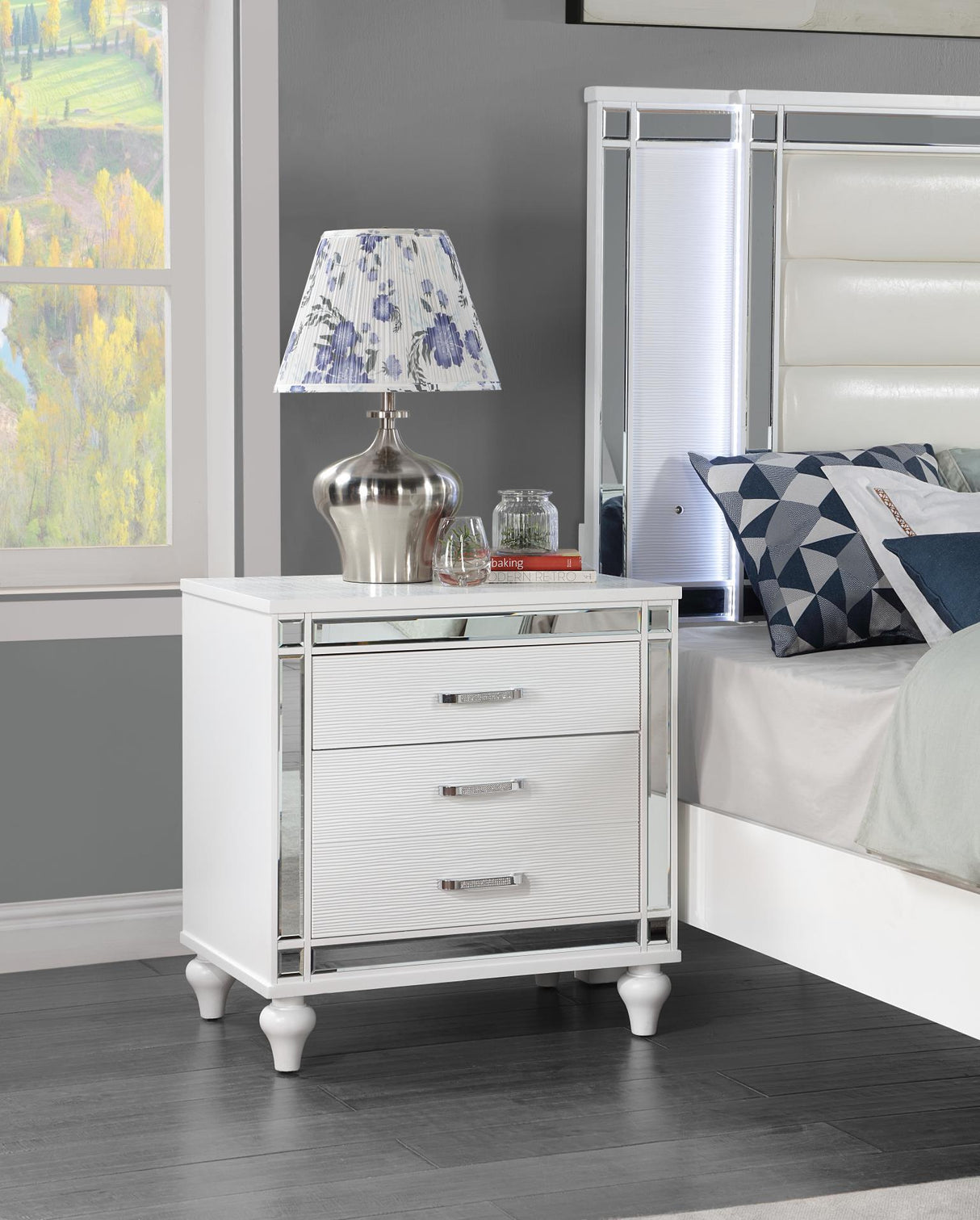 B224 - Nightstand - White Gloss