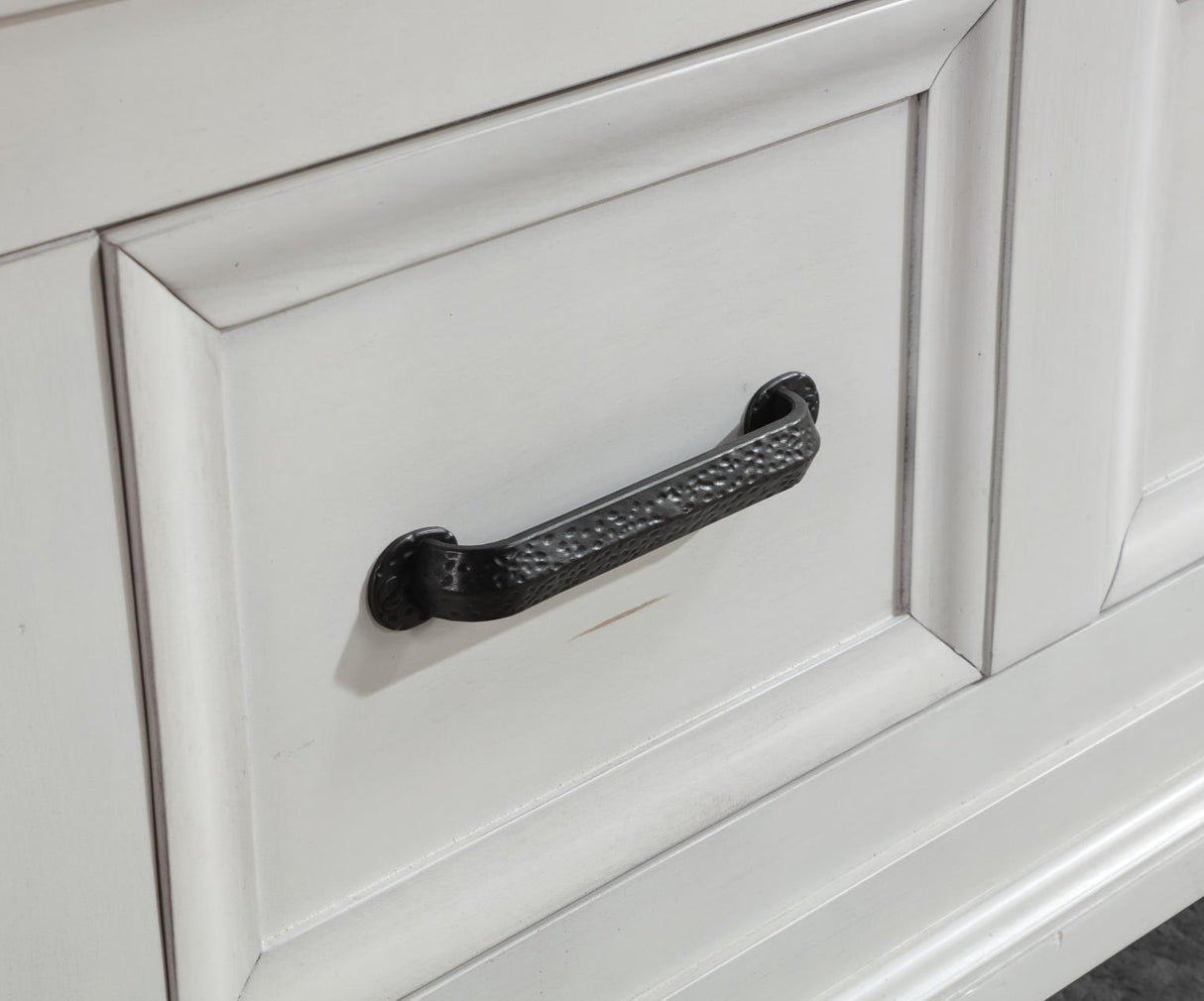 B078 - Chest - White